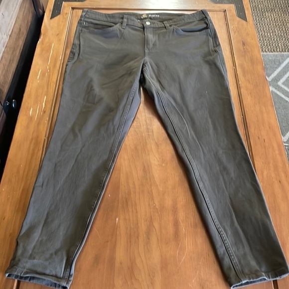 Carhartt Pants - Carhartt Slim Fit Size 16